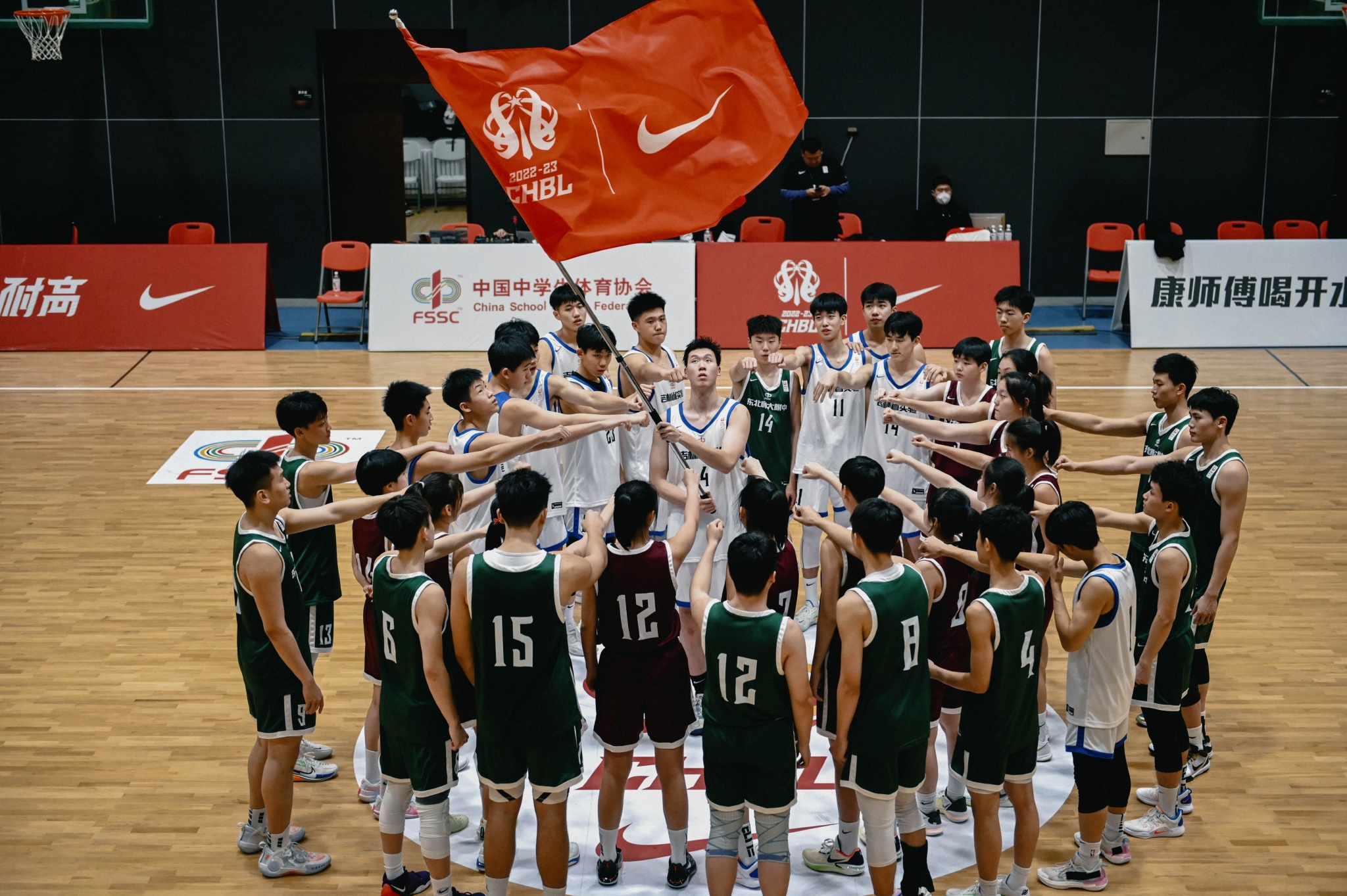 大中华区营收连续六季度下滑 耐克押注直营零售老将