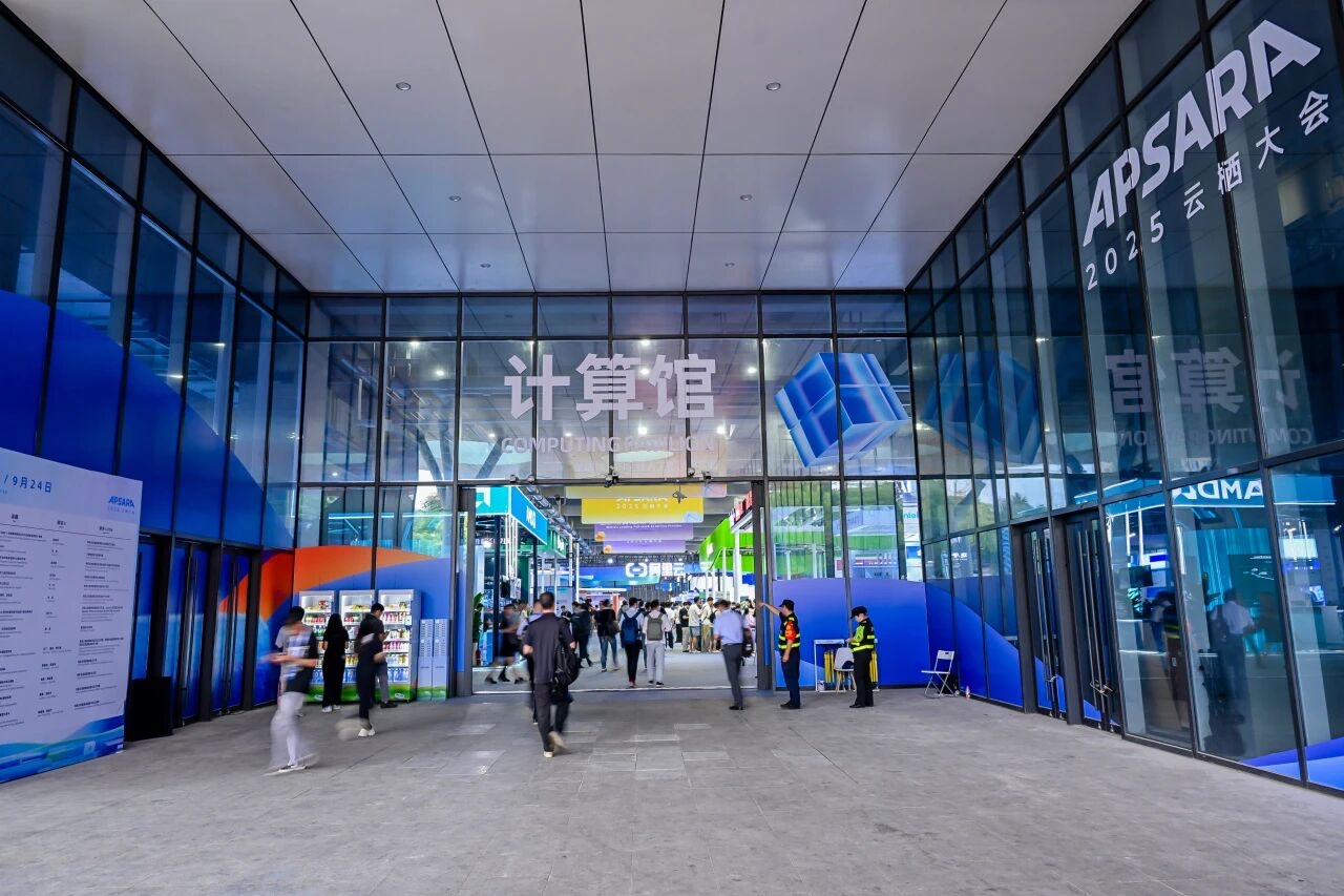 金山云星流全面升级 以智算穿越云上AI新周期