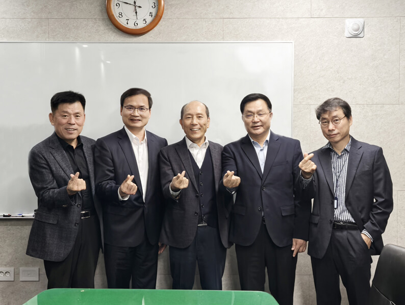 中国化学：1月20日高管聂宁新减持股份合计6万股