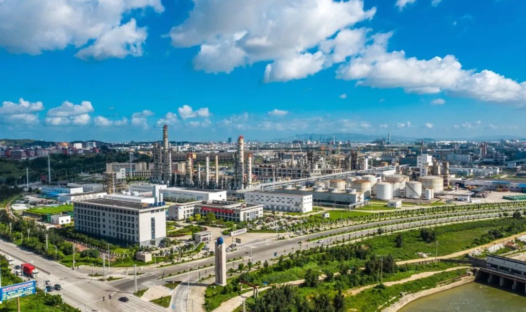 中国化学：1月20日高管聂宁新减持股份合计6万股