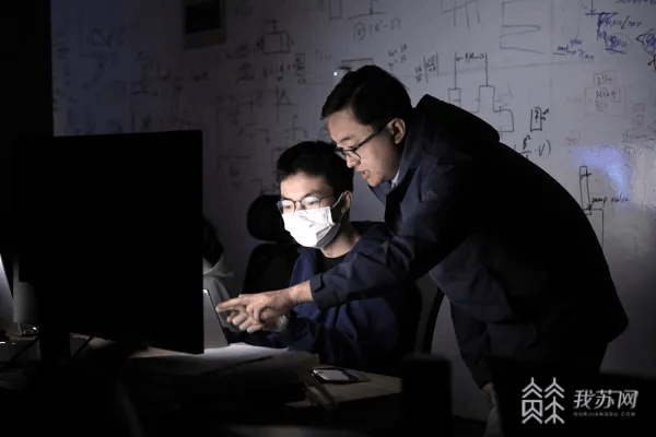 我国科学家发现极限尺寸一维铁电存储结构