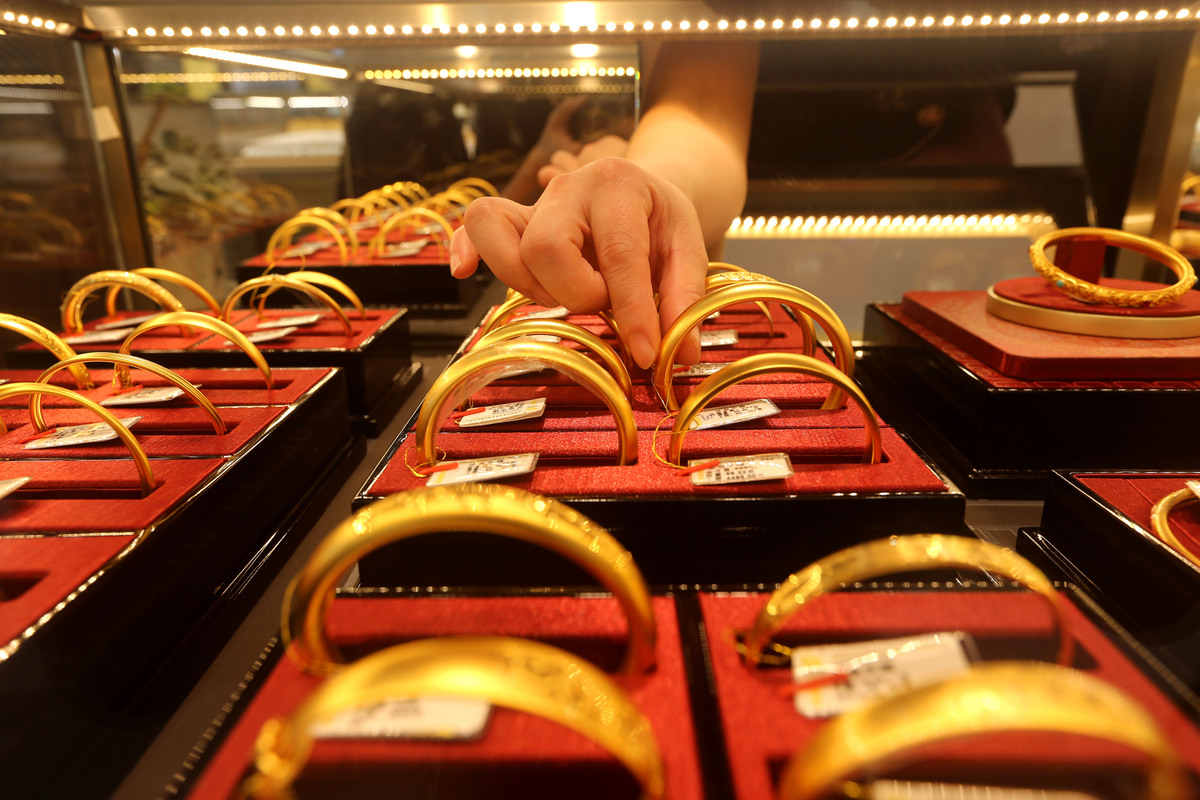 实探：国际金价再创新高 “一口价”金饰热度提升