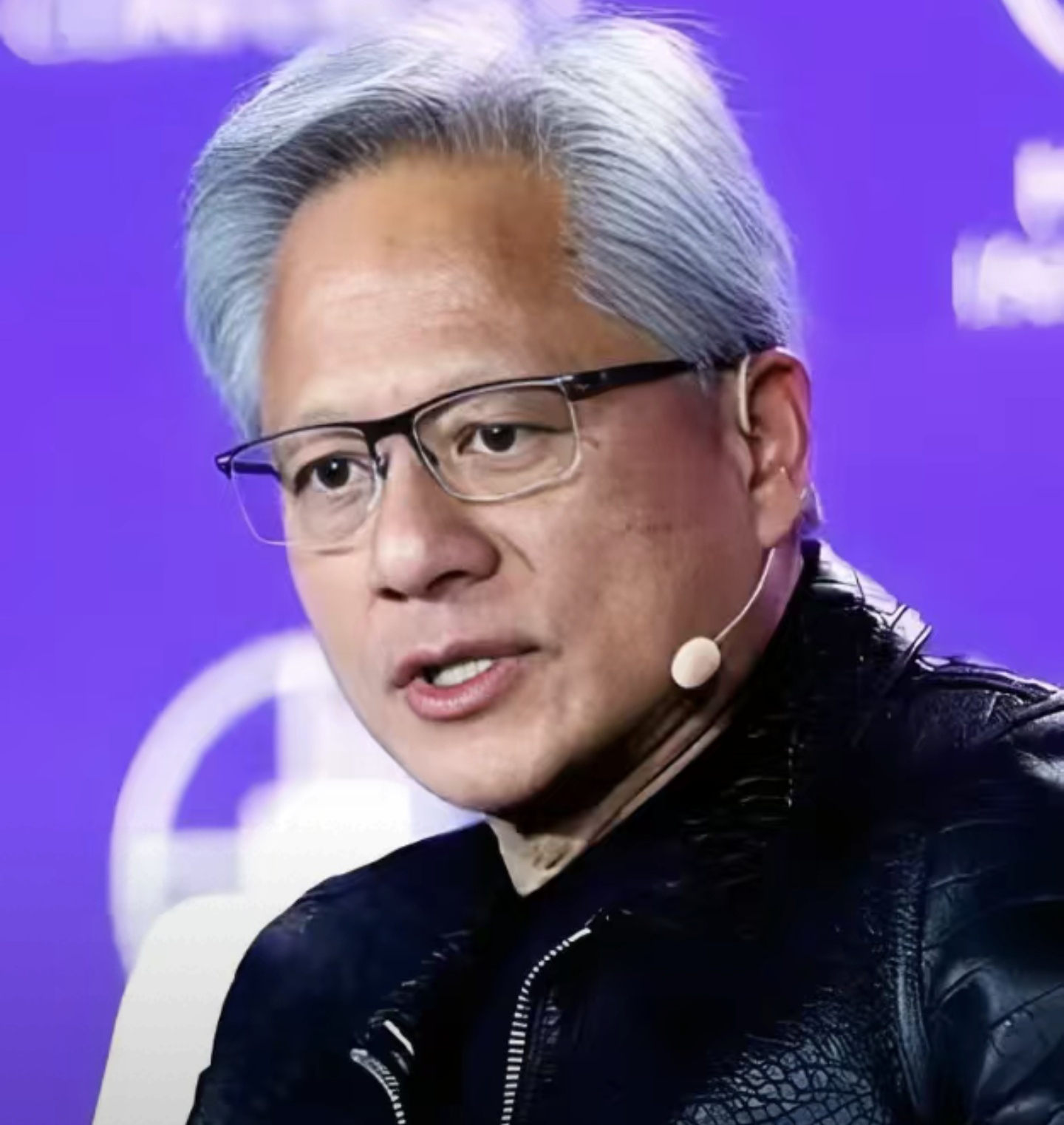 现场视频来了！黄仁勋已到深圳，现身公司楼下，“周边经济链”浮现！