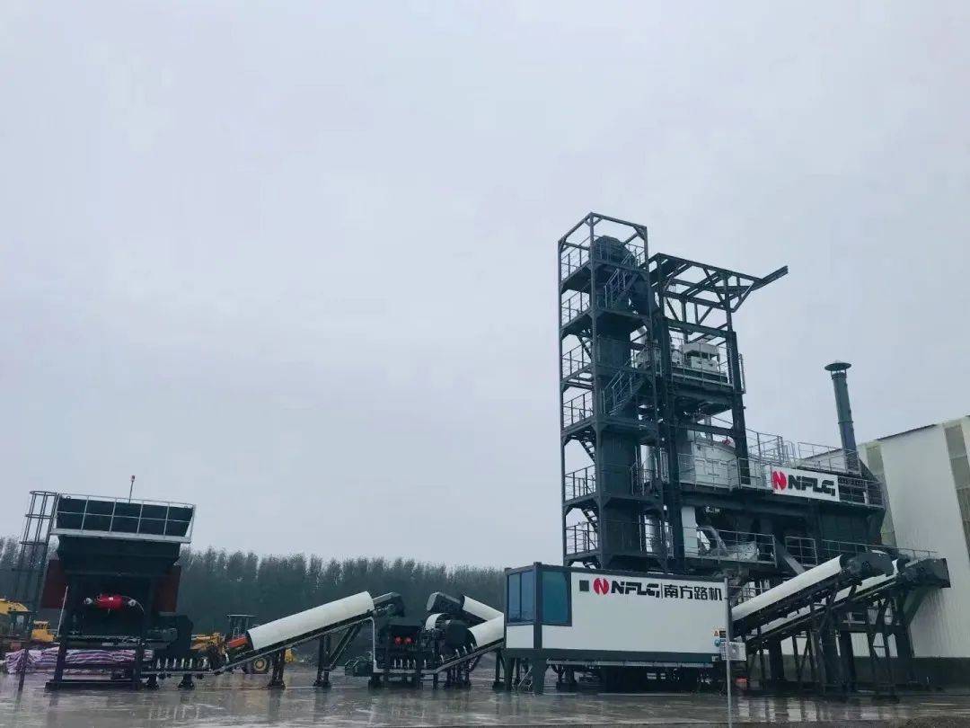 南方路机获得实用新型专利授权：“一种适合沥青再生料筛分的筛网及筛箱”