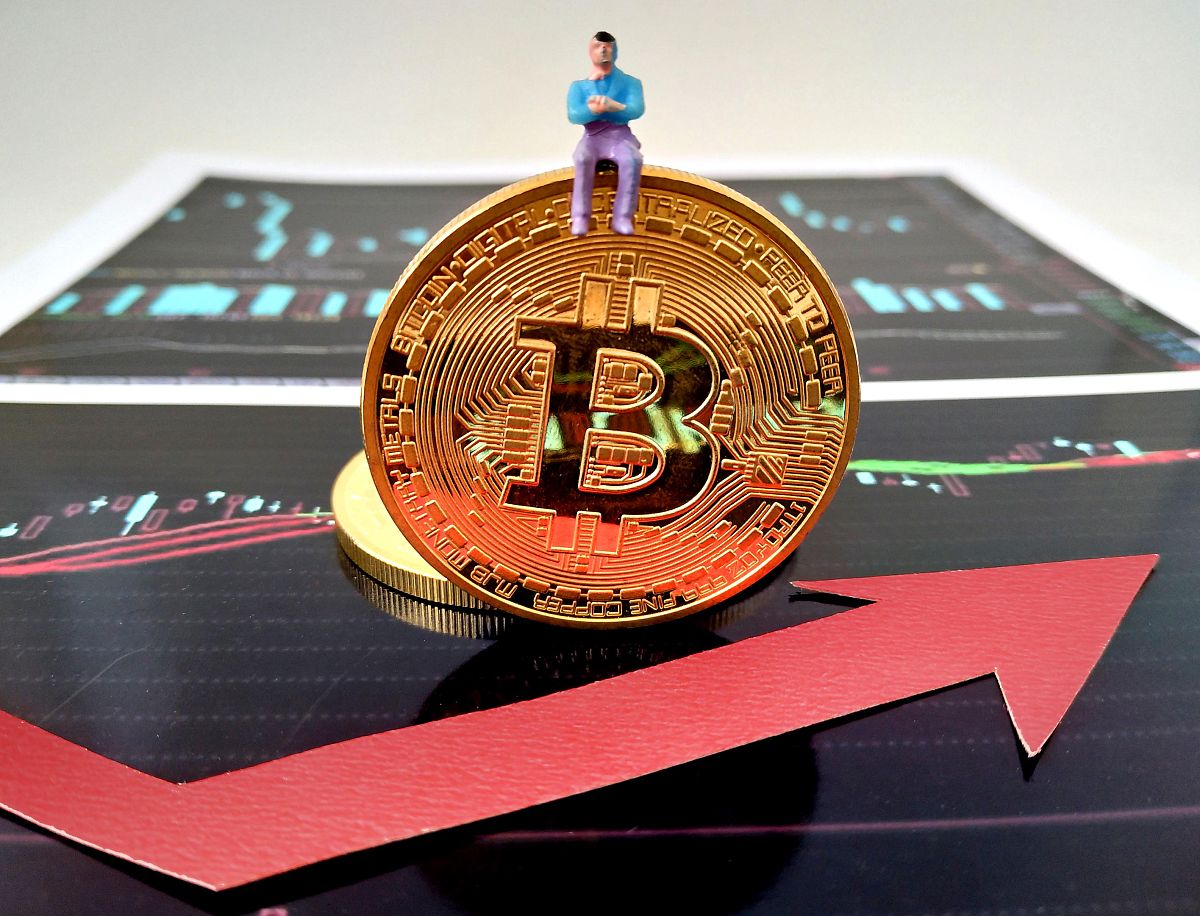 蓝色光标:2025年预盈1.8亿元―2.2亿元 同比扭亏为盈