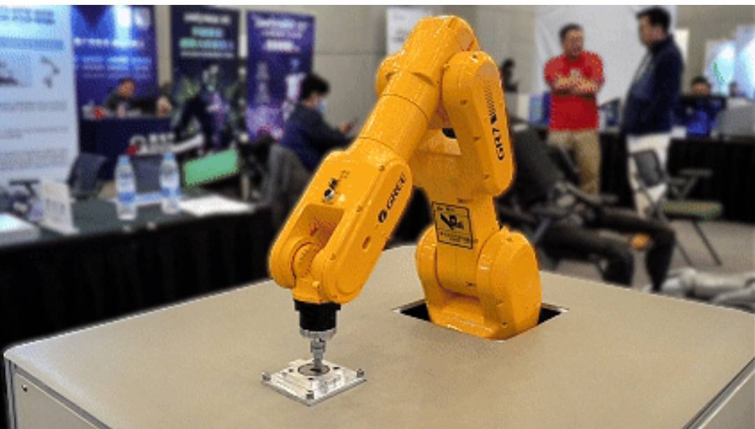 众擎机器人与锋物科技达成深度战略合作