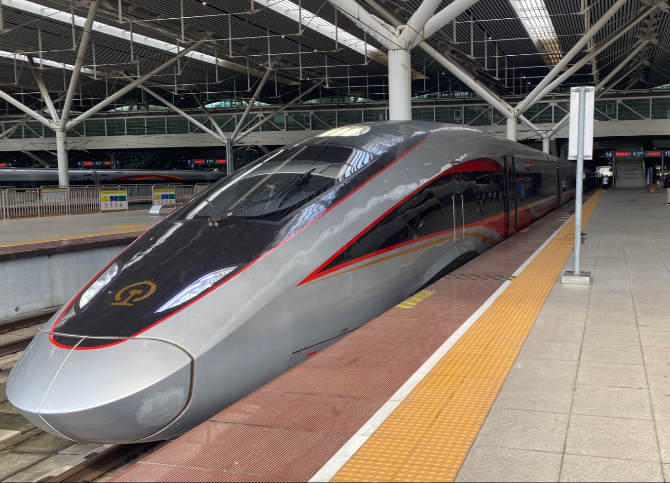 组图｜春运开启！深圳首趟列车今天凌晨驶出