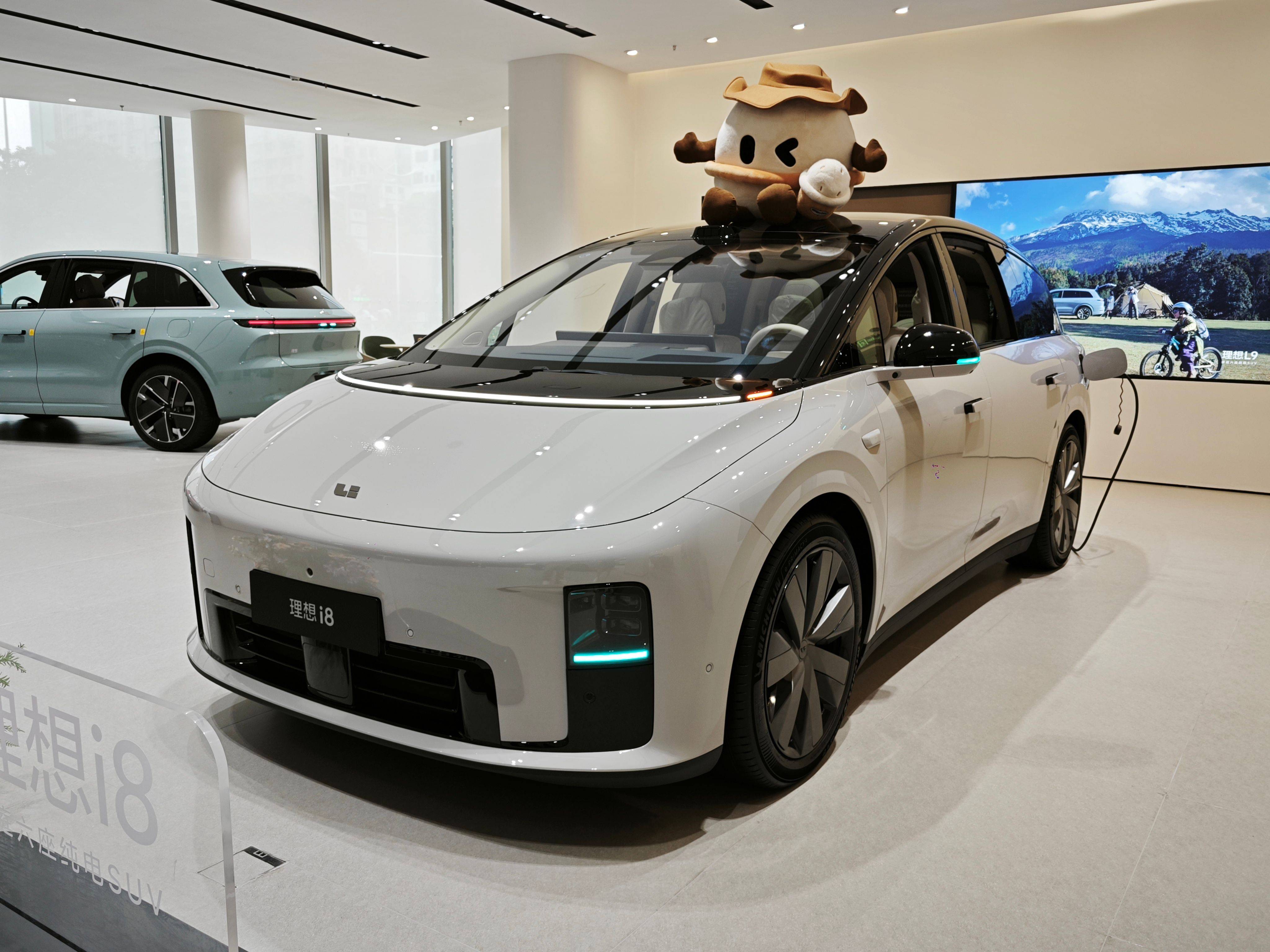 7年低息超长贷来了，特斯拉推出后，小米、理想、小鹏等迅速跟进，二手车商也跟风免息，直呼“逃不过比价”