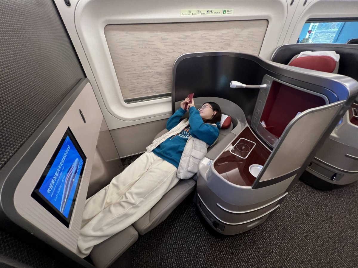 秀我中国｜硬核科技！看复兴号智能动车组如何“搓澡”