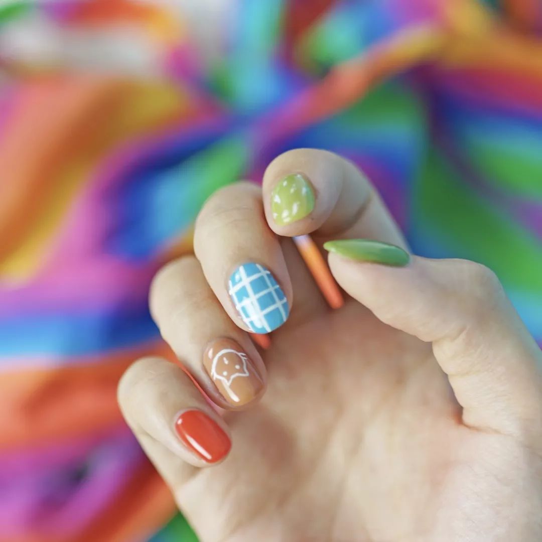 指甲盖上的方寸生意，老牌甲油胶在拼多多上“跑出”西部大市场