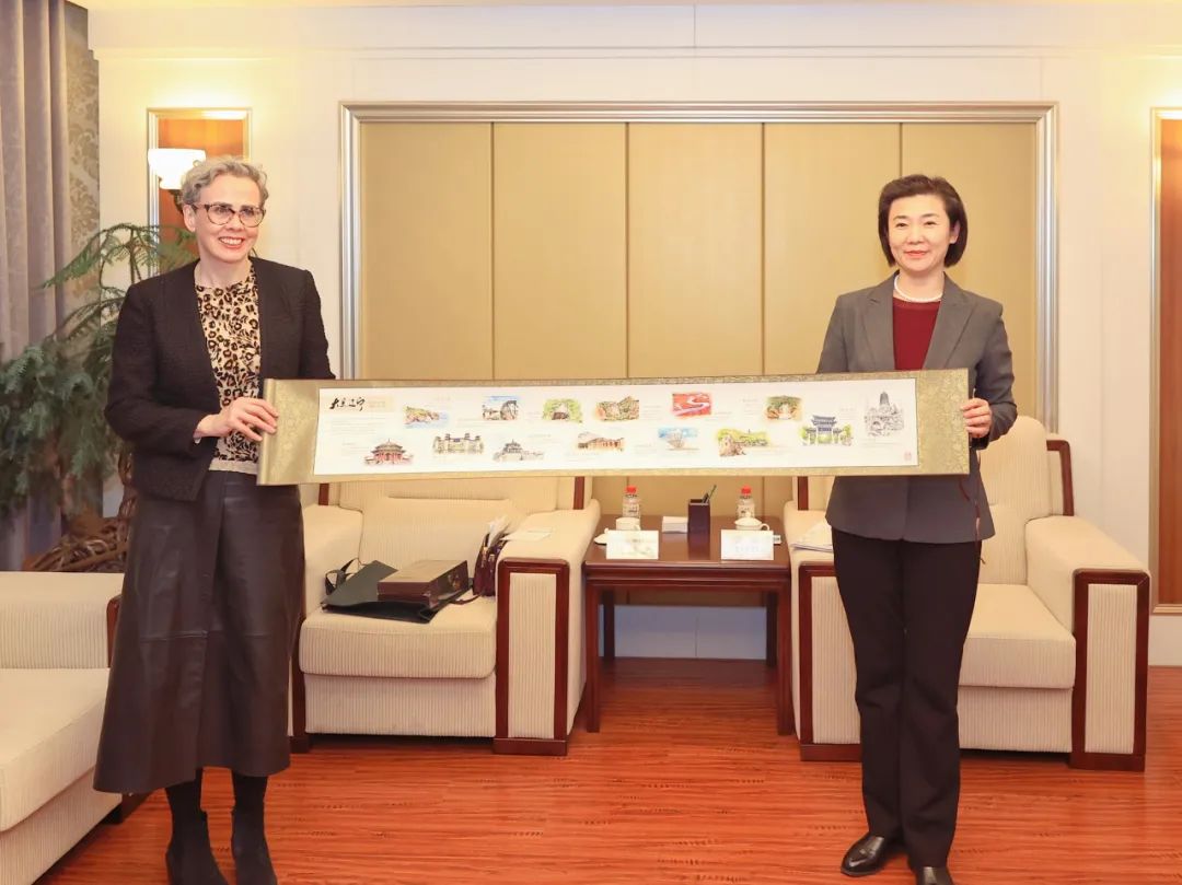 美国驻波黑使馆临时代办金克尔会见波黑外国投资者委员会主席马卡雷维奇