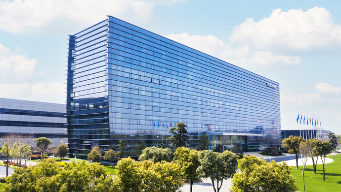 市场持续深度调整，转型成效未显，凤凰股份预计2025年亏损创新高