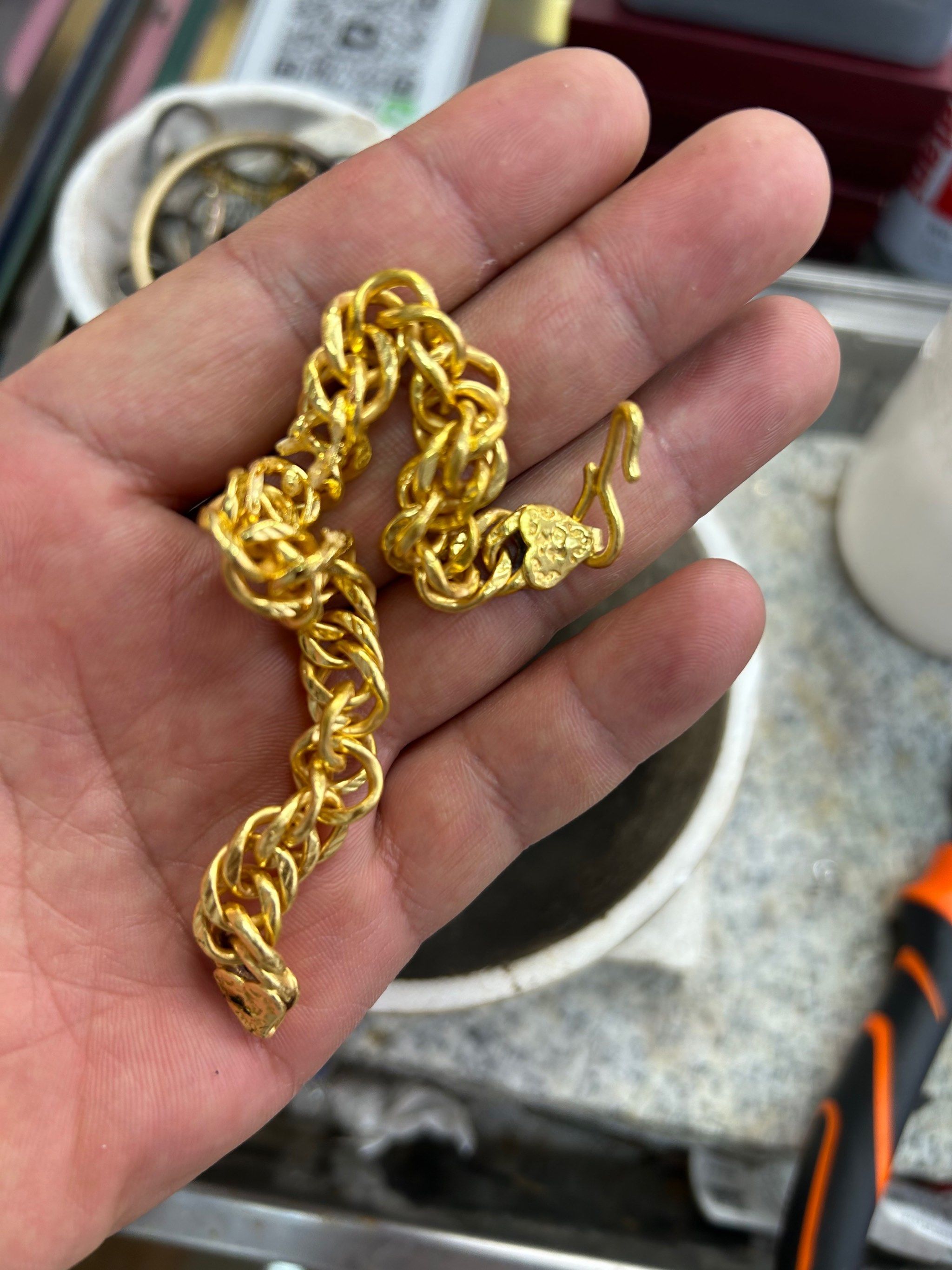 黄金概念下跌1.50%，主力资金净流出65股