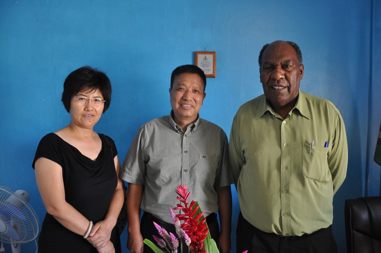 高锋利参赞陪同董志华大使会见摩葡萄酒局局长