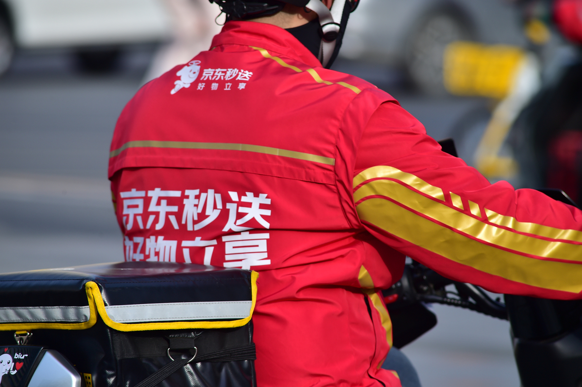 外卖平台表彰交通安全模范骑手