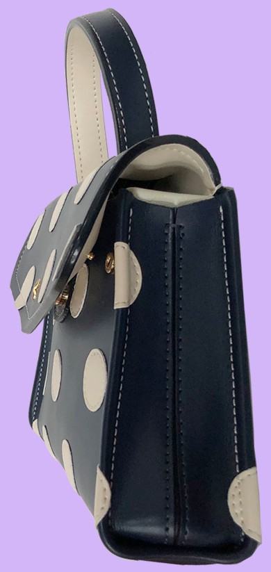 欣贺股份获得外观设计专利授权：“包(XRJ41011)”