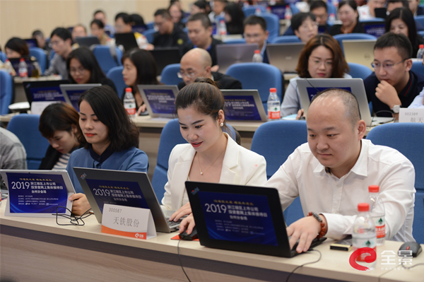 格林美：决定每月召开一次全球投资者接待日活动