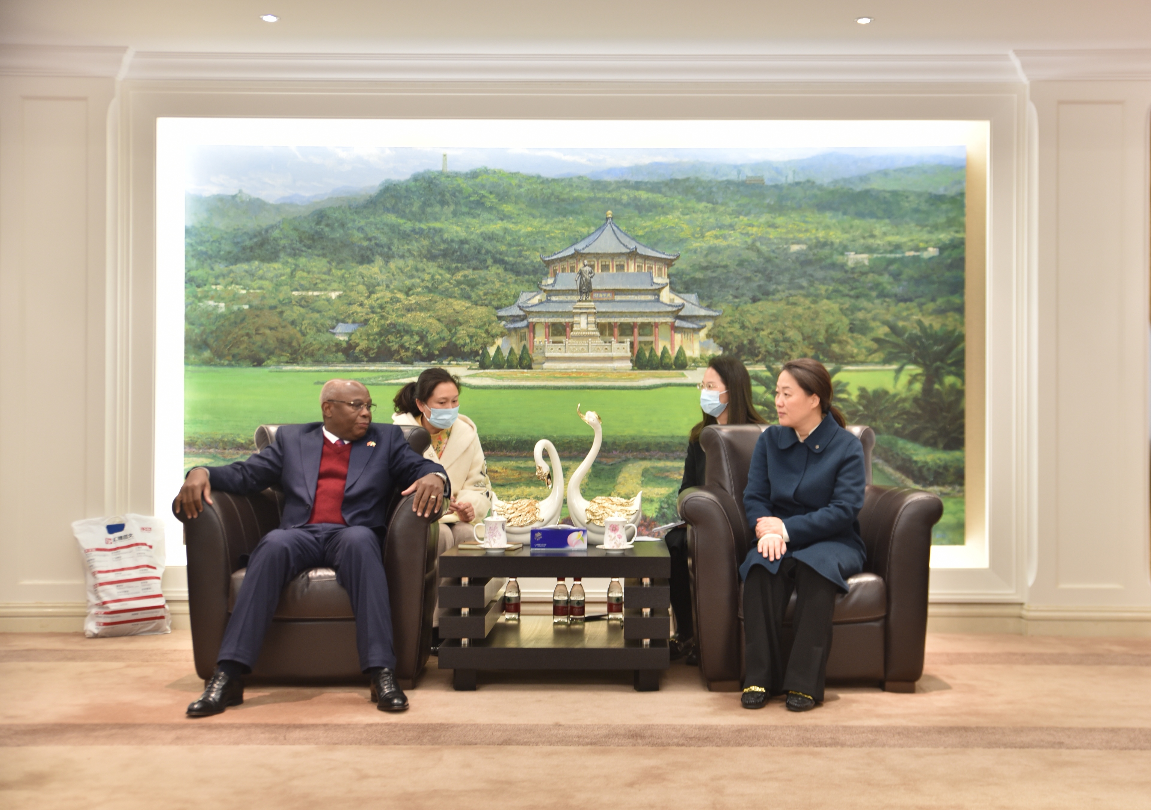 何颖总领事会见 PGG Wrightson管理层