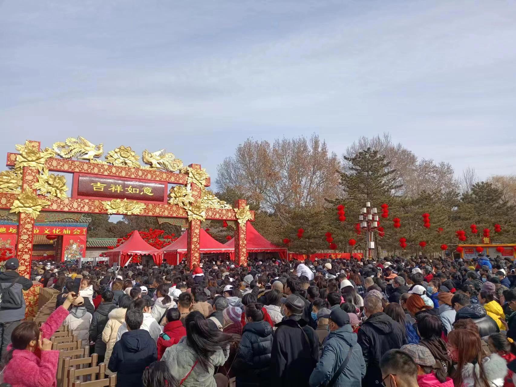 大年初二迎来首轮出游小高峰 美团旅行:广西崇左、江西景德镇、河南开封等小城加速“出圈”