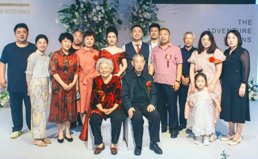 证券时报2026年新春贺词丨策马扬鞭踏春行