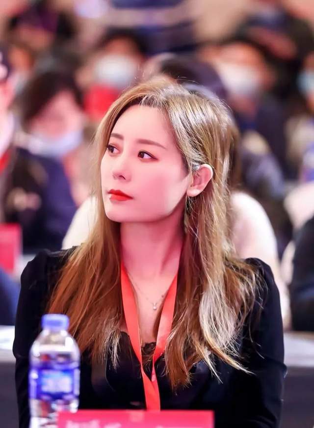 中金：2026年轻工零售美妆行业把握情绪消费主线 布局底部反转及新技术催化