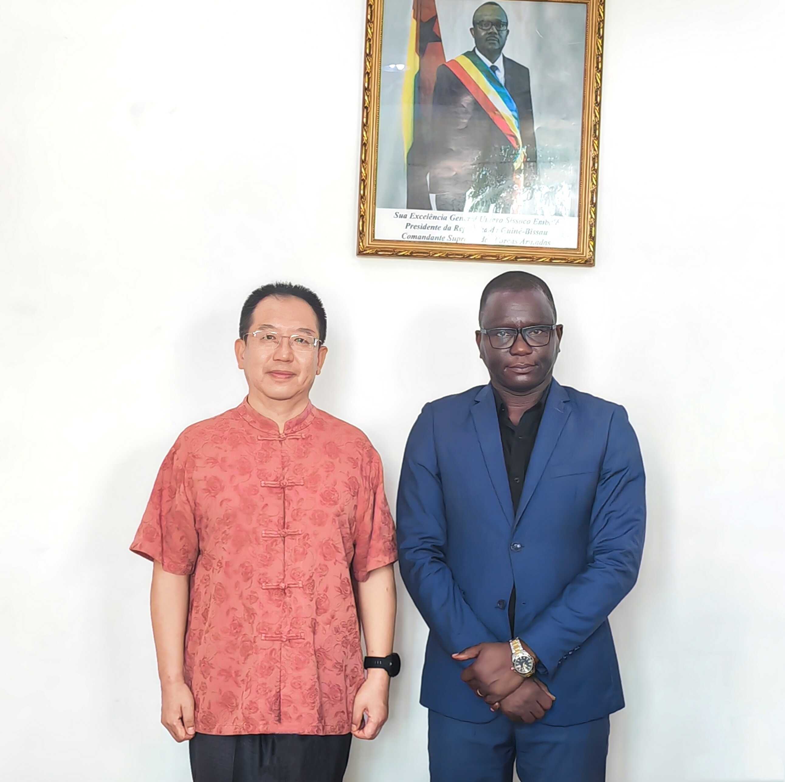 驻几内亚比绍大使杨仁火走访慰问在几比中资企业和机构