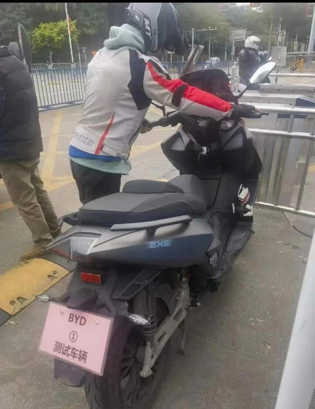 比亚迪公布国际专利申请：“车辆脱困方法、装置、系统、设备、程序产品及一种车辆”