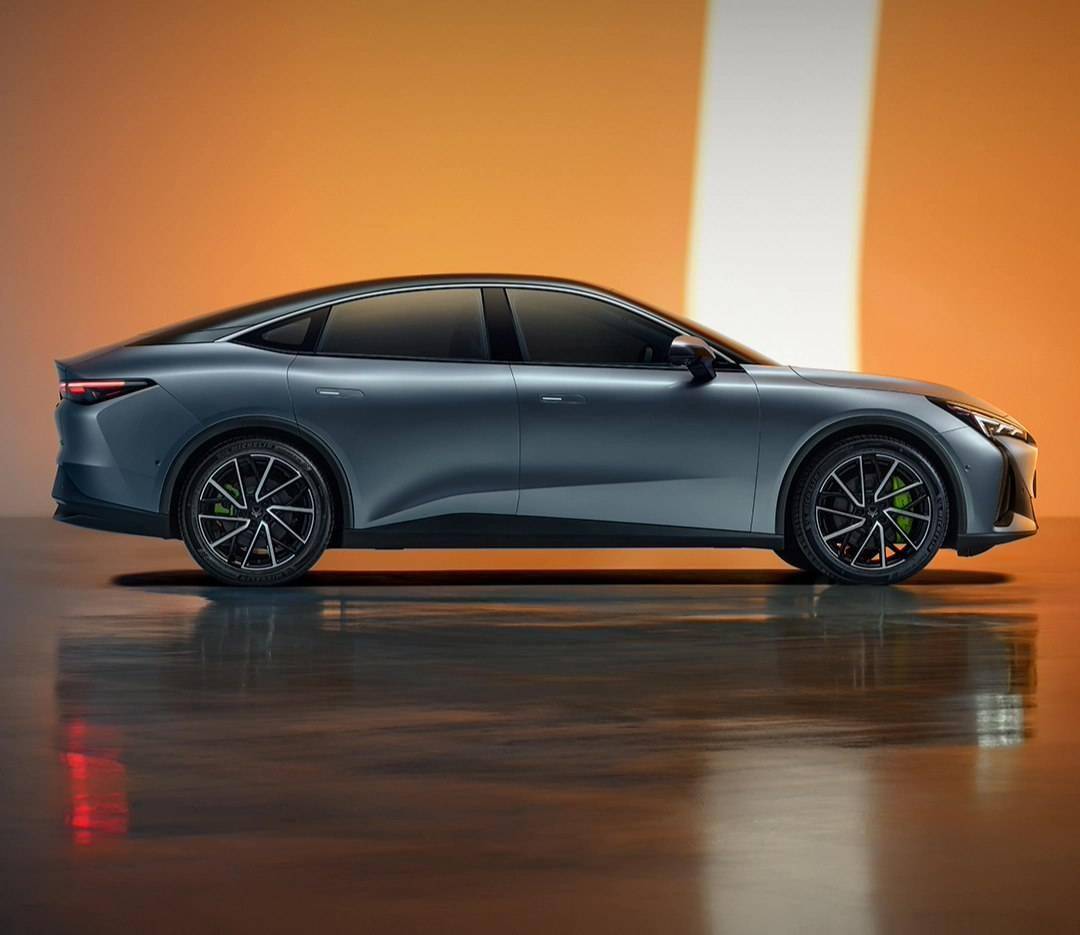 极狐阿尔法S5预售，高阶智驾战火烧到10万元级市场