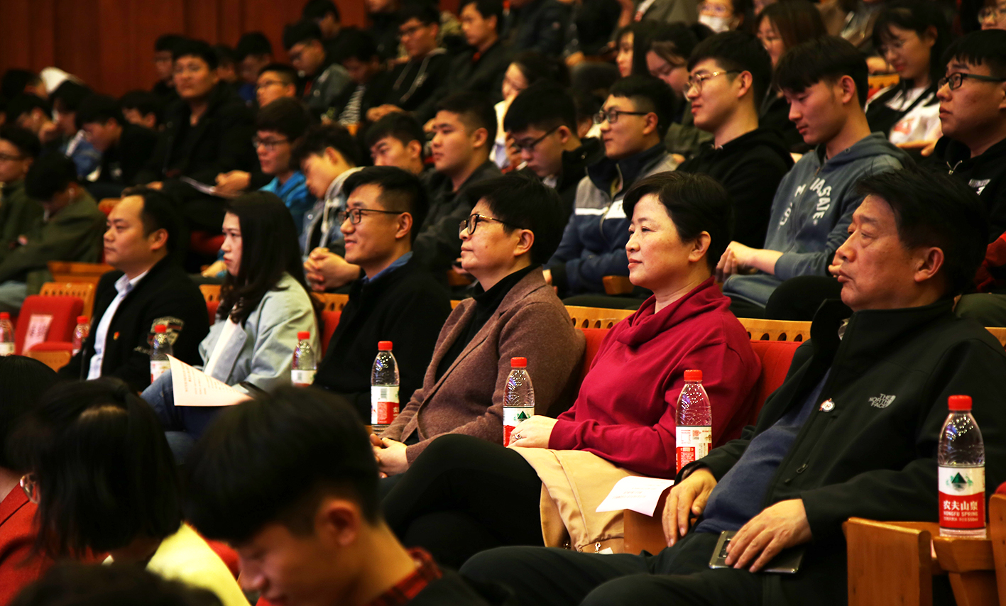 两会丨专访全国人大代表、北京大学博雅特聘教授田轩：建议延长A股交易时间，公司法修订夯实独董根基