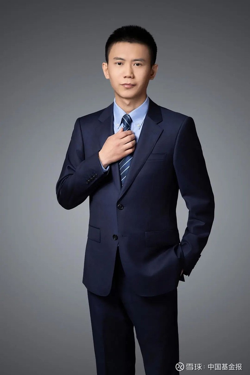 方正富邦基金李朝昱带你看全球首个人形机器人格斗赛：左右勾拳、侧踢、膝踢... 透露了哪些信号？