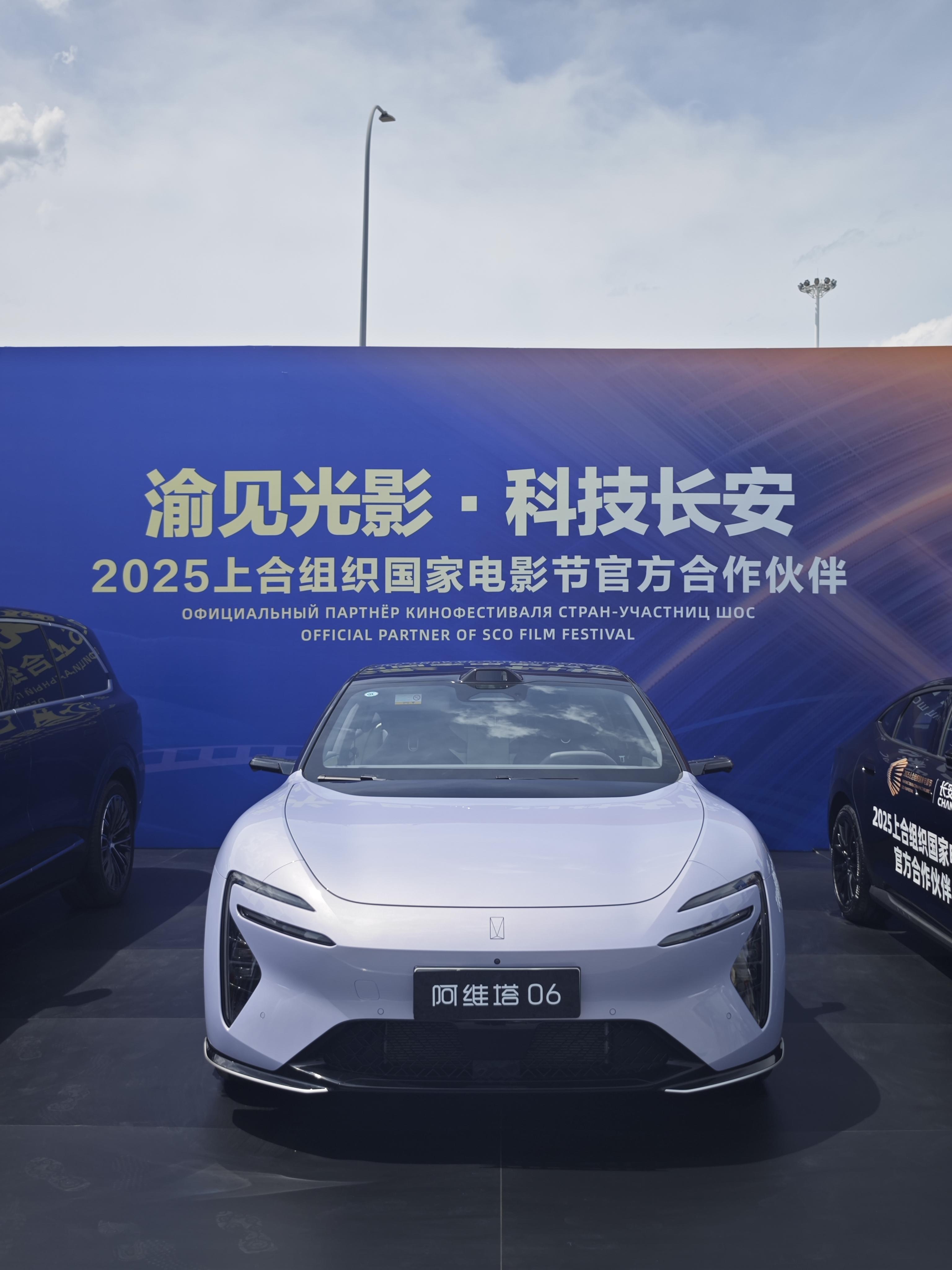 理想汽车计划年中发布双轮机器人，机器人ETF(562500)高开上行