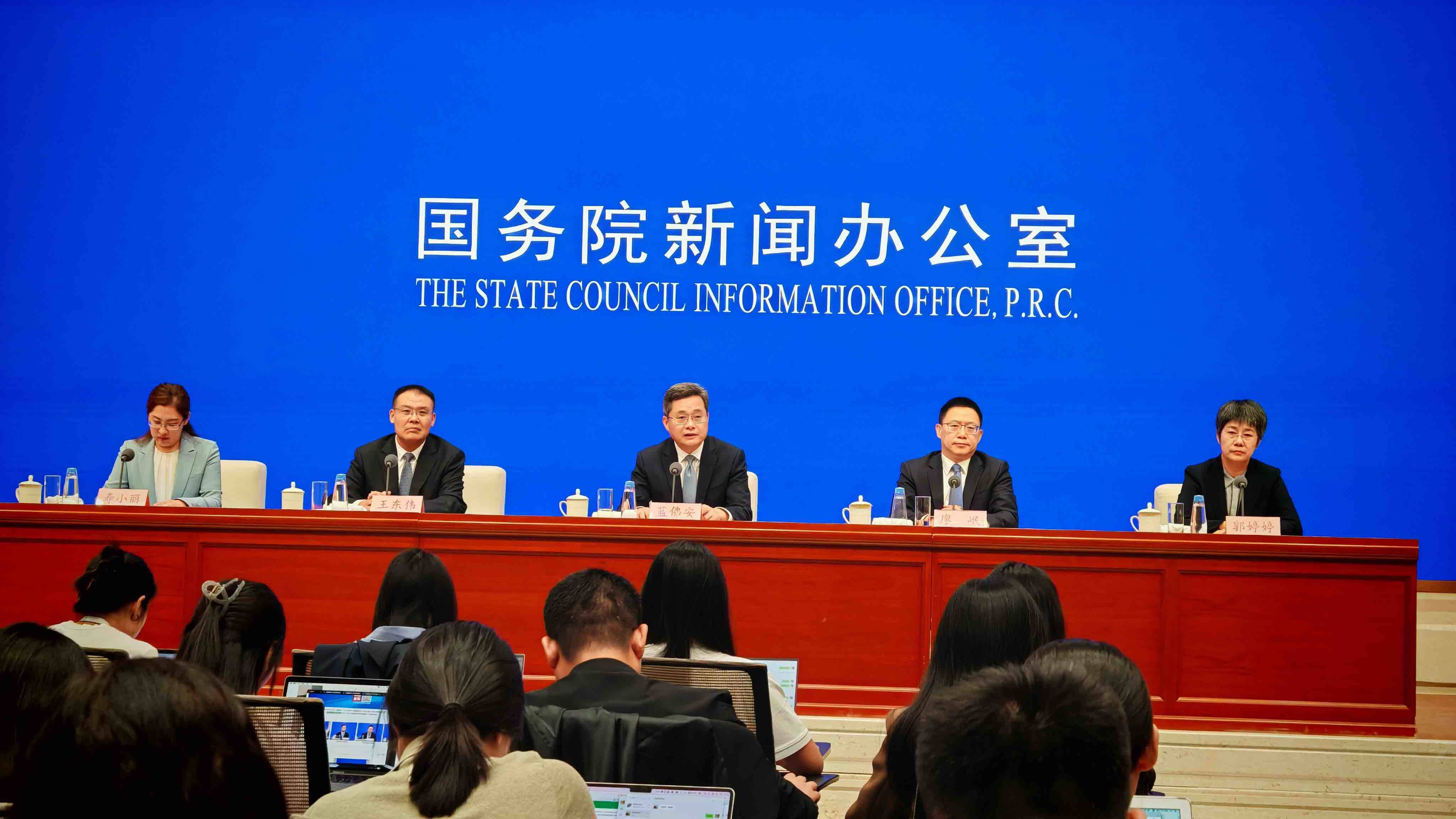 蓝佛安谈更加积极的财政政策：政策力度给足，协同效应放大