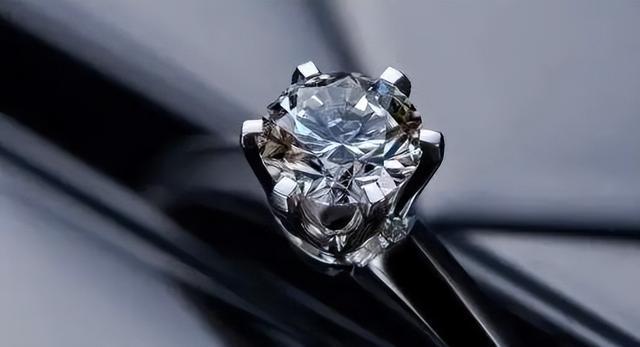 培育钻石概念下跌1.36%，6股主力资金净流出超5000万元