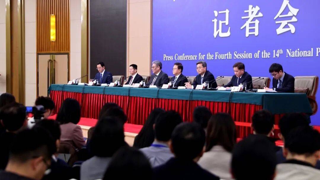 郑栅洁：安排更多的政策和资金 更好地释放消费潜力