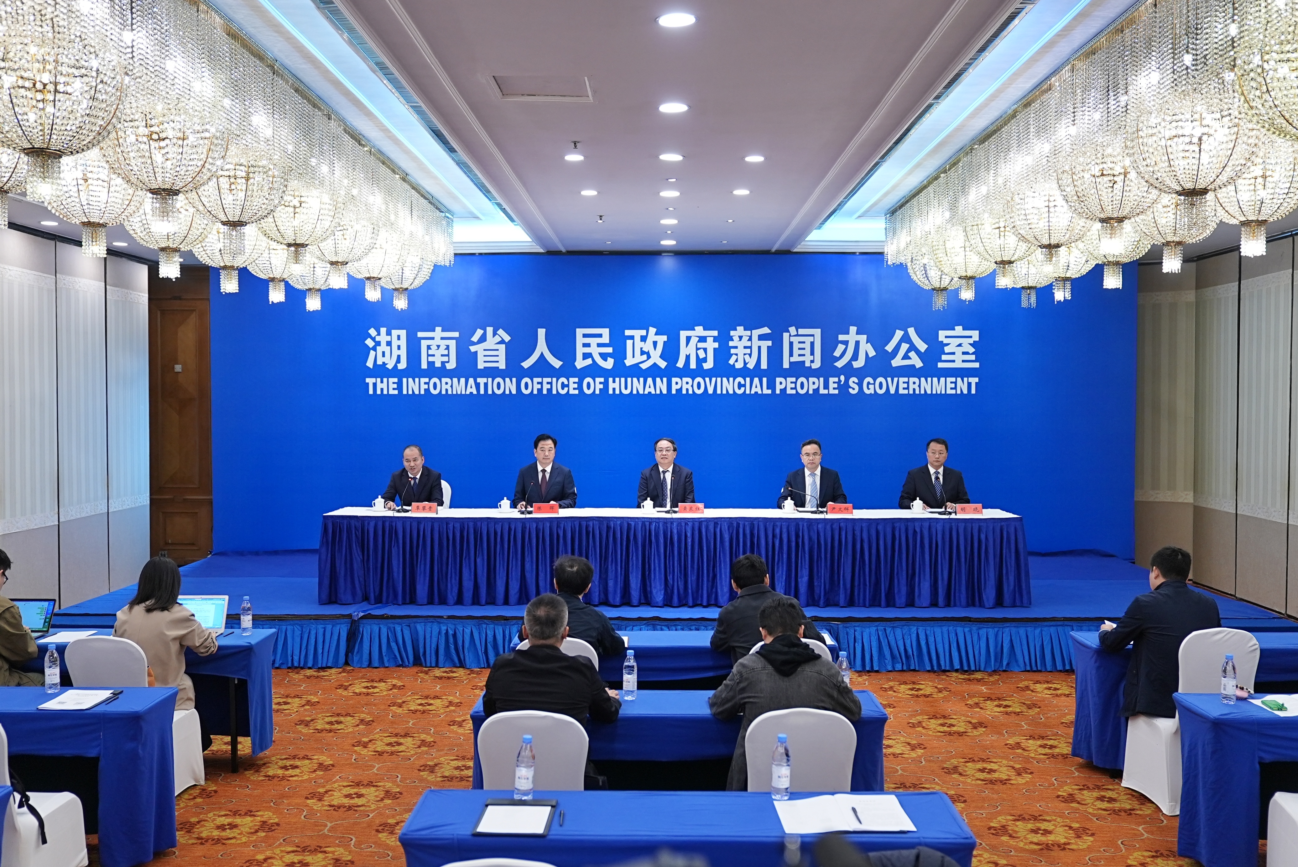 中办 国办：在具备条件的革命老区实施“人工智能+”行动，优化数字经济发展环境