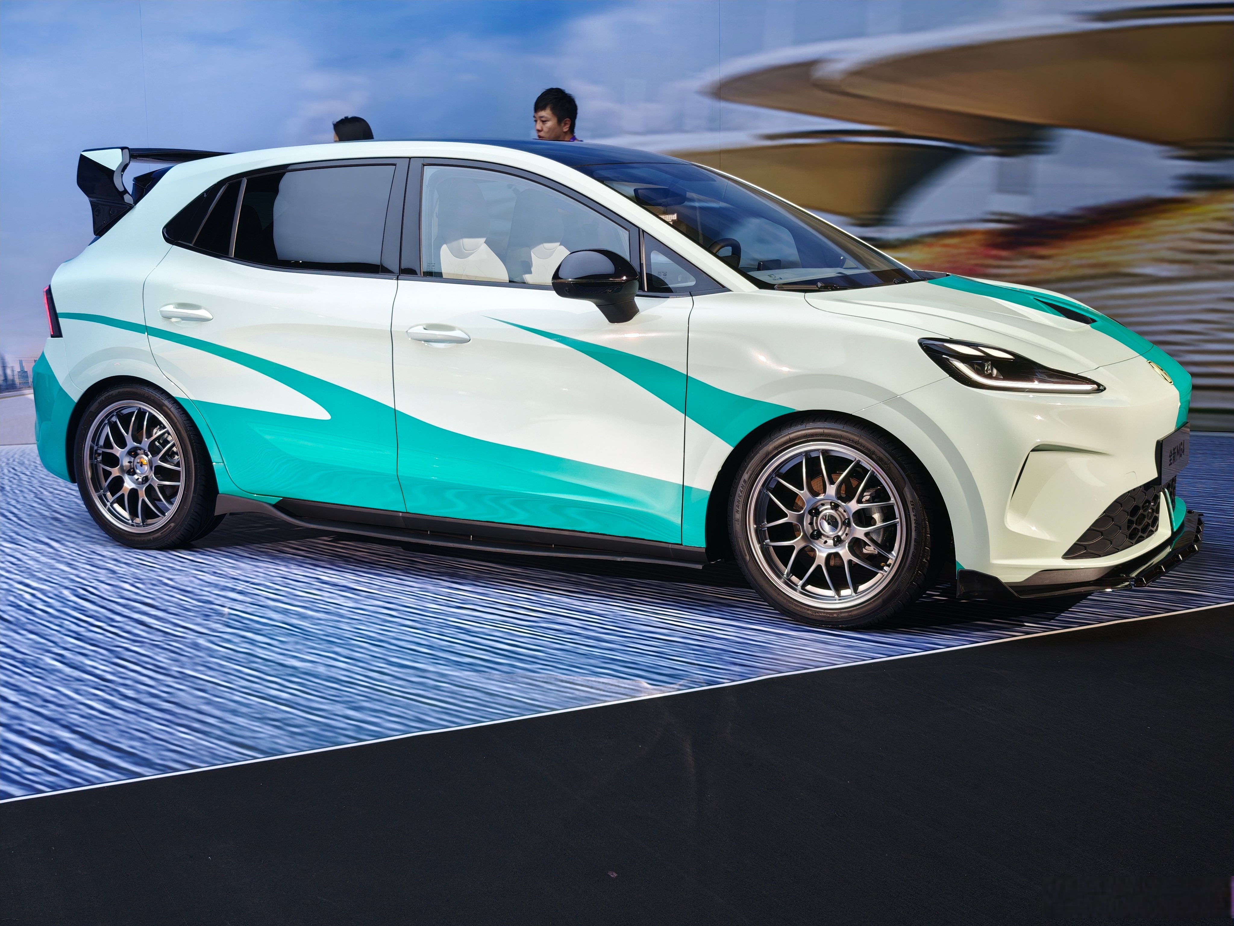 追觅AURORA手机全球首秀 布局冲击全球高端市场