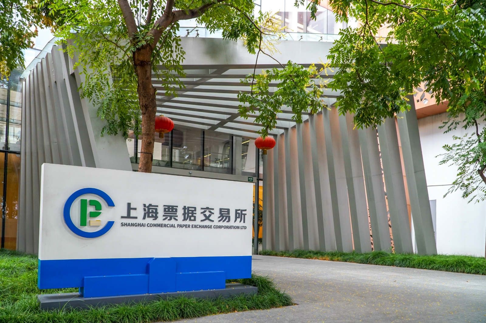 鹭燕医药：公司严格遵守信息披露要求，无应披露未披露的重大信息