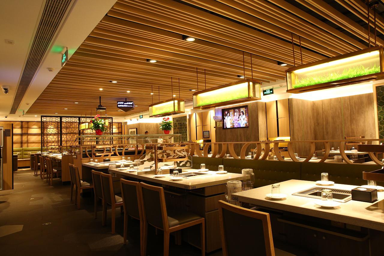 一年接待客流减少3100万人次，海底捞翻台率走低、净利润下滑，“副业”增长尚难补位